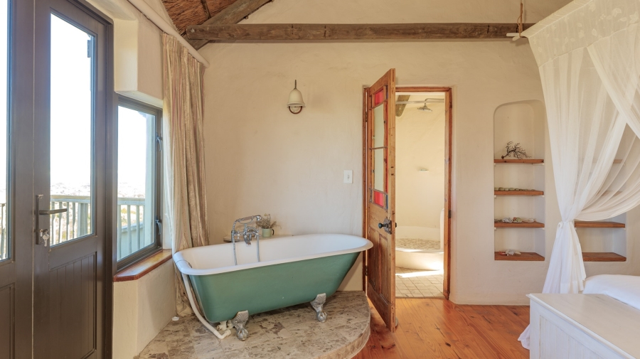 6 Bedroom Property for Sale in Suiderstrand Western Cape